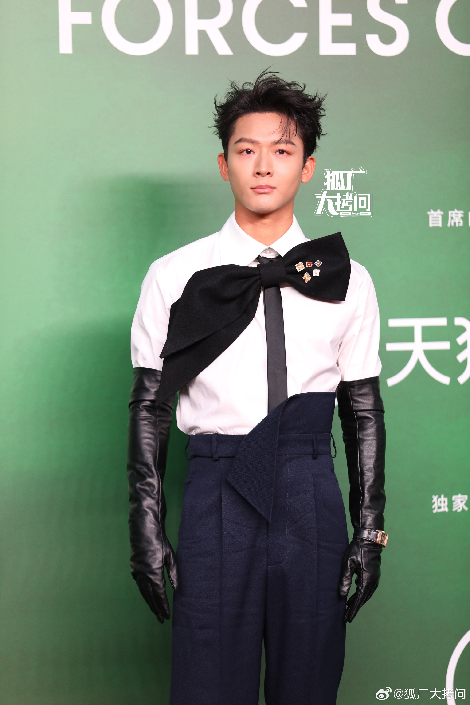 你们仨是不是同一个造型师？ ​​​