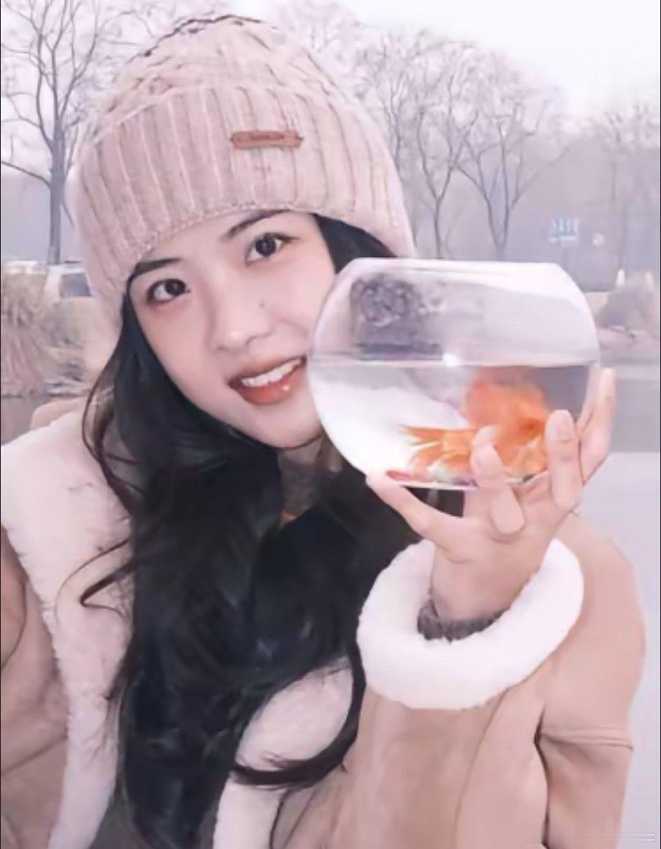 #心动的信号# 超喜欢你 治愈的笑容 热情的小太阳 待人接物有尺有度 情商又高，