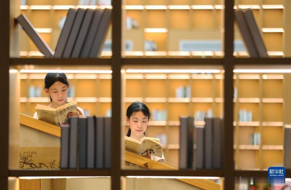 在头条真正写作文差不多两年了，现在基本把风格和题材固定下来了。
    刚开始在