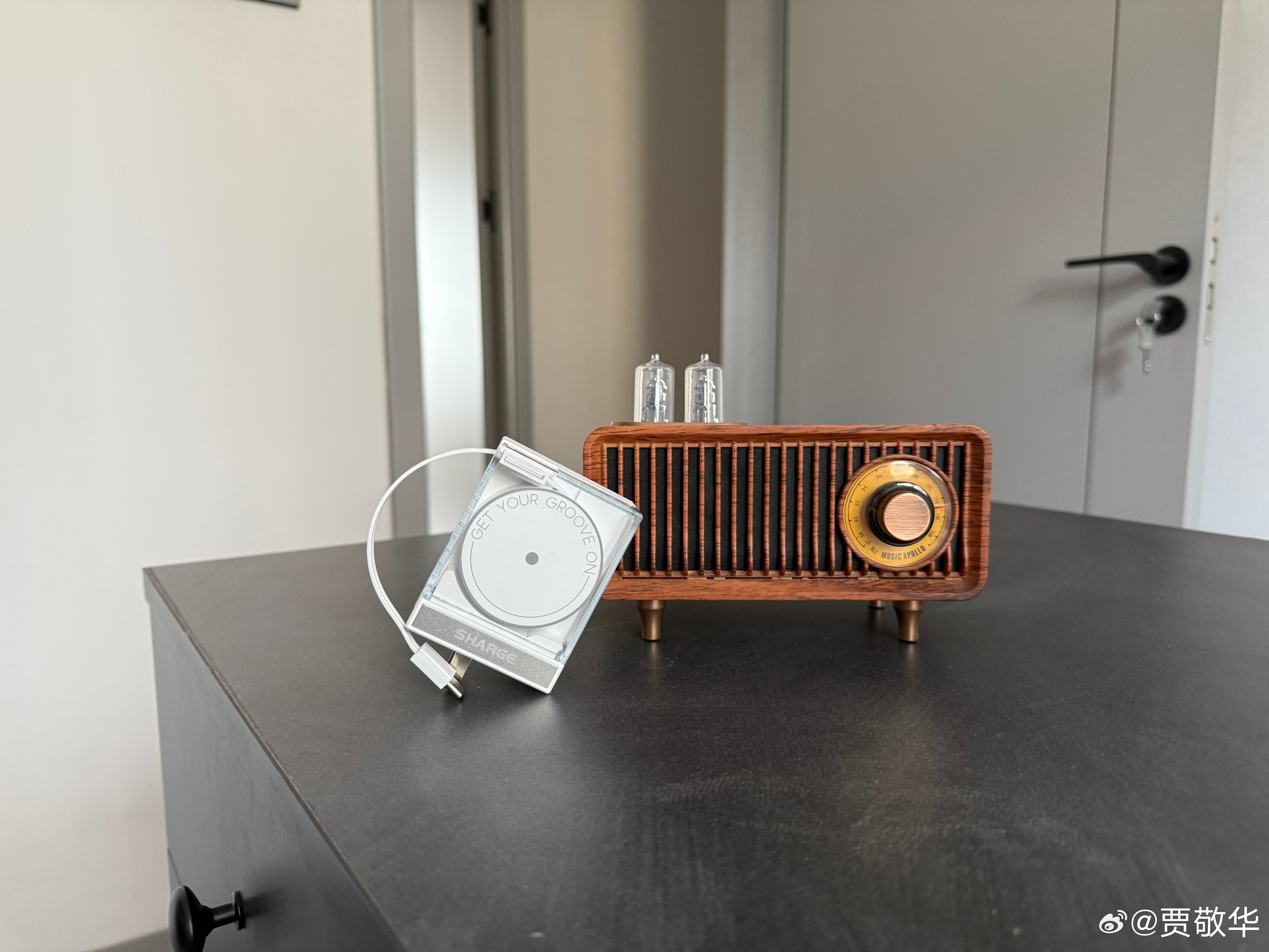 分享一个实用的充电器，插头可以折叠，自带伸缩式充电线，还有一个C口。一个充电器可