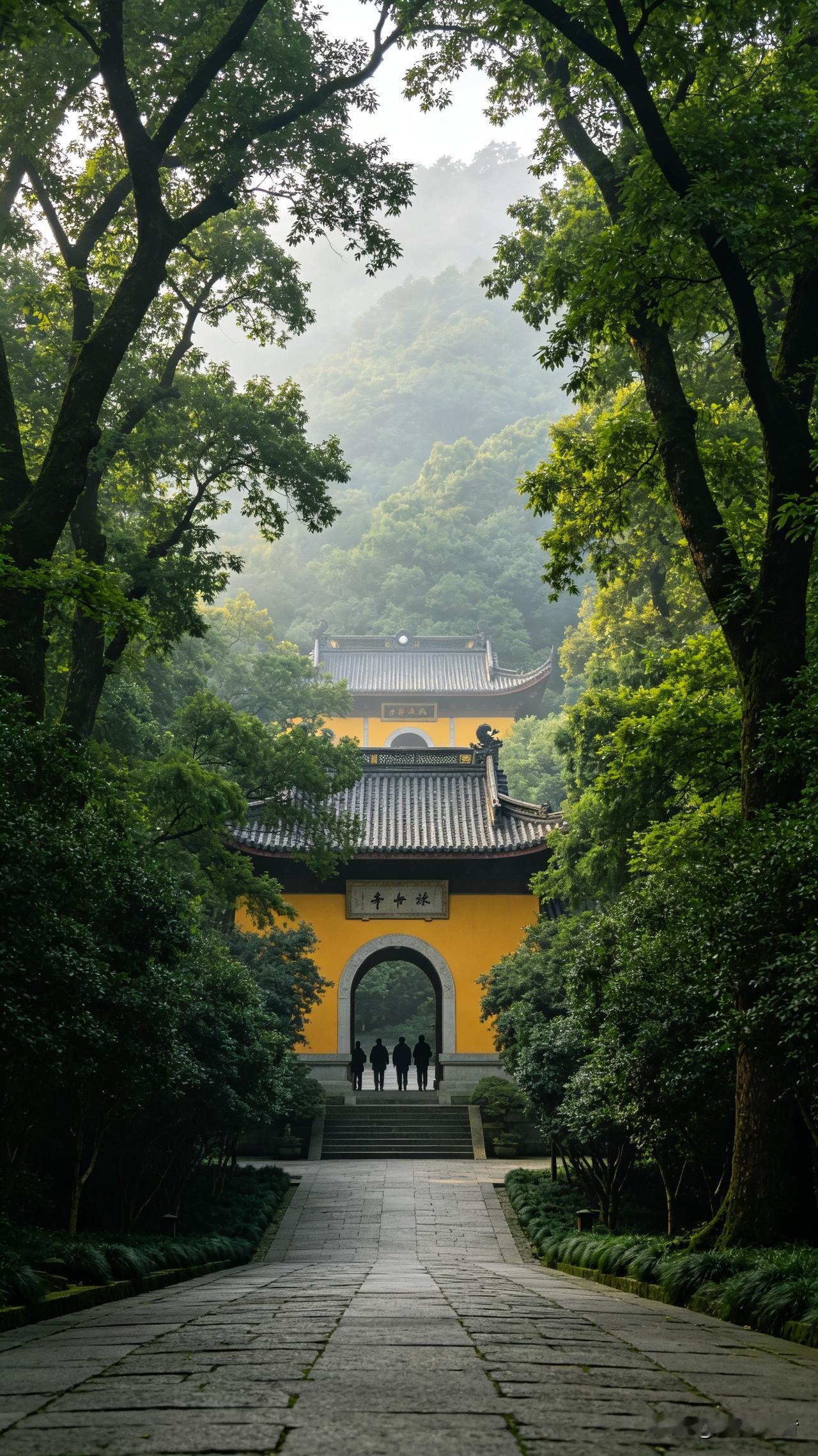 [福]穿行灵隐寺山间石阶，山林静谧，古殿庄严。伴随着李娜空灵的佛曲，一步步走近释