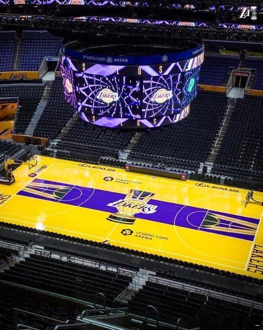 由于场地不安全，湖人队今天的比赛将不会使用他们的NBA杯赛地板湖人国度