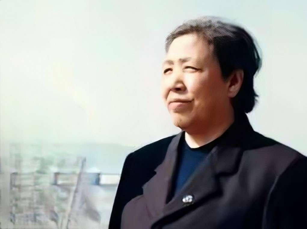 最低调的主席夫人韩芝俊：半生朴素，一生赤诚
 
她是最低调的主席夫人，坚持骑自行
