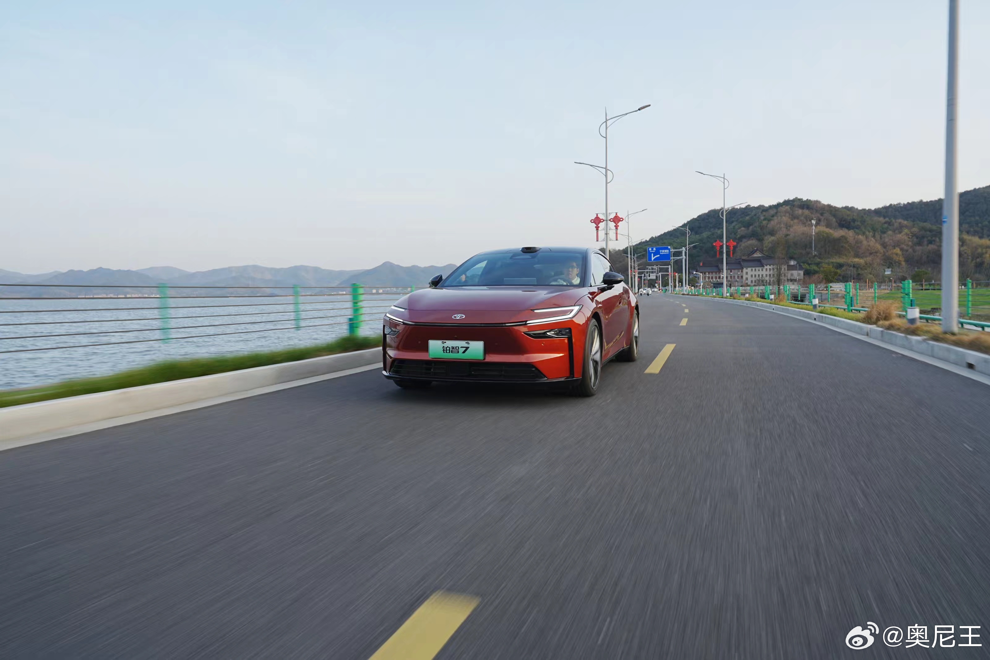 媒体首测丰田铂智7动态表现刚刷完铂智7的首测视频，这次真有点不一样。以前20万以