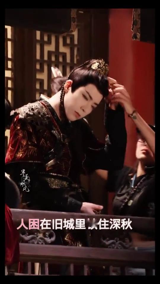 红尘匆匆几度春秋，自古人去人留，散落的誓言才是痛心的缘由。缘来县花满山，缘过在烟