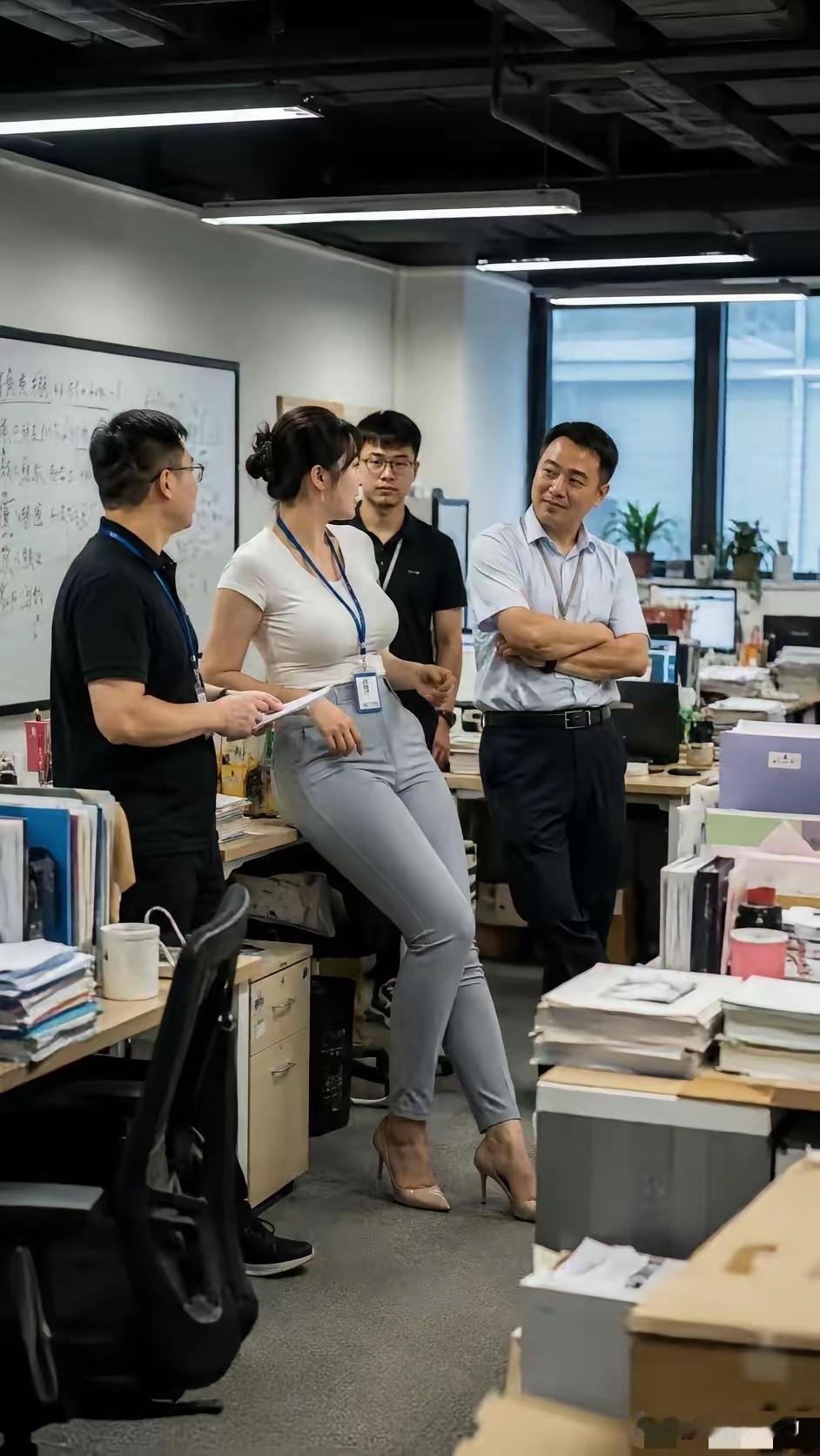 策划部门老大，自带气场，同事们都非常服她