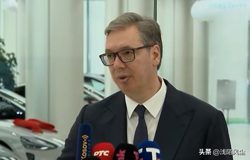 塞尔维亚总统武契奇在参访中国工厂后，高度评价了中国在自动化生产、成本控制和AI领