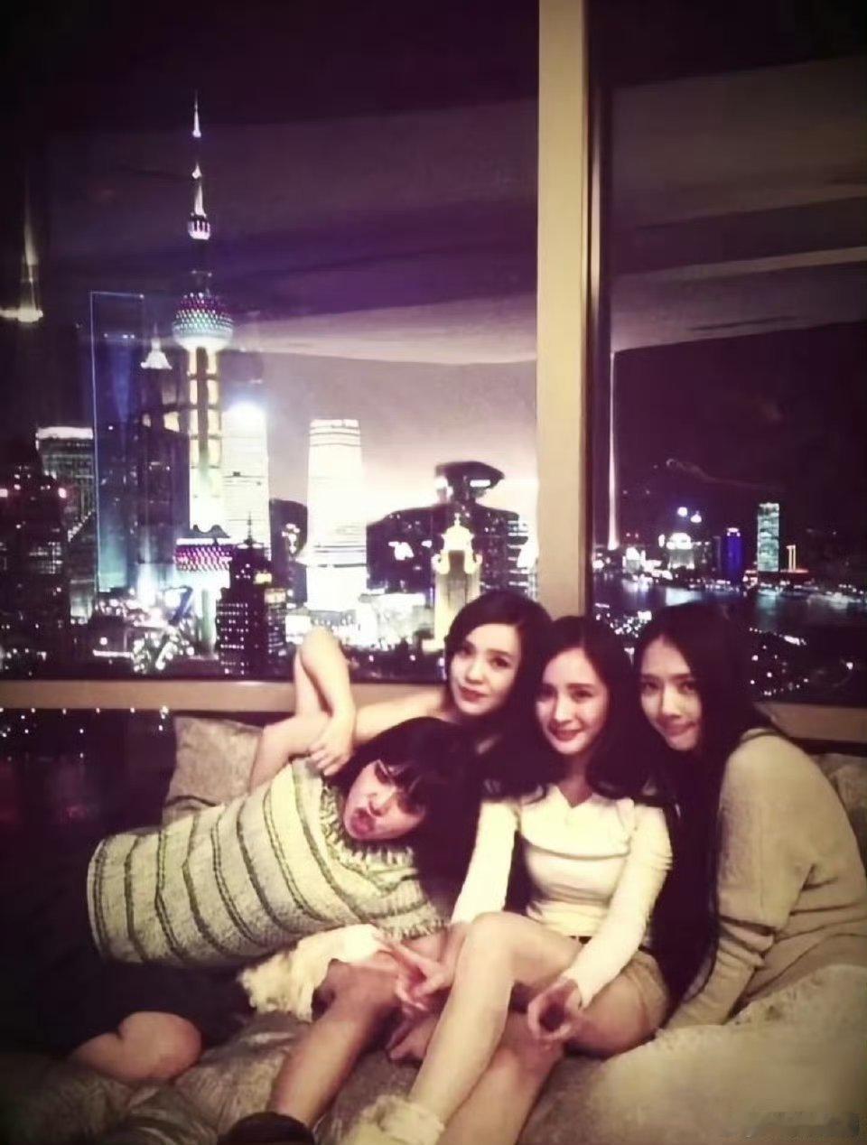 冬天的夜晚，怎么不适合宅在家看《小时代》呢 