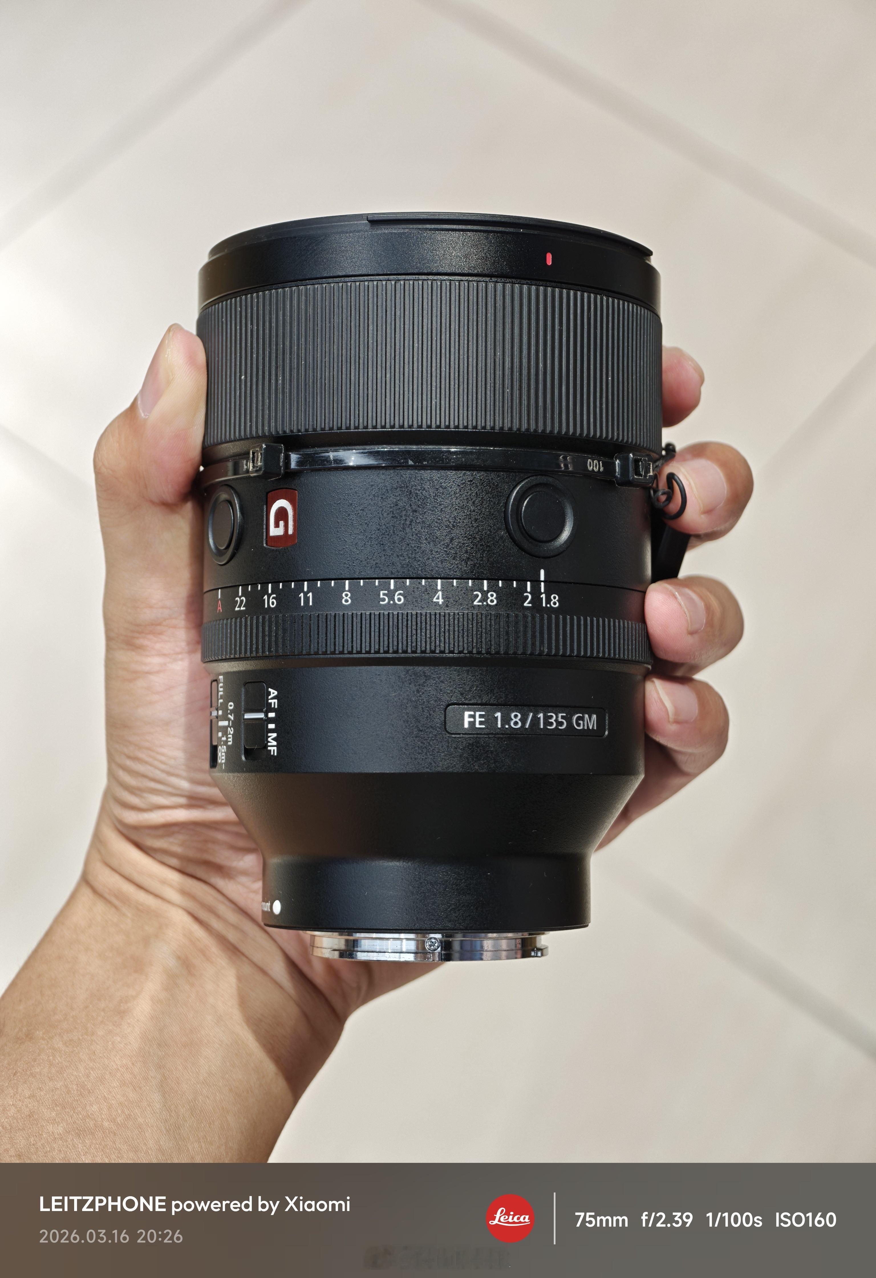 试了下135GM，卧槽，绝了！这锐度，完全把R5榨干了，不过这个镜头太老，问题也