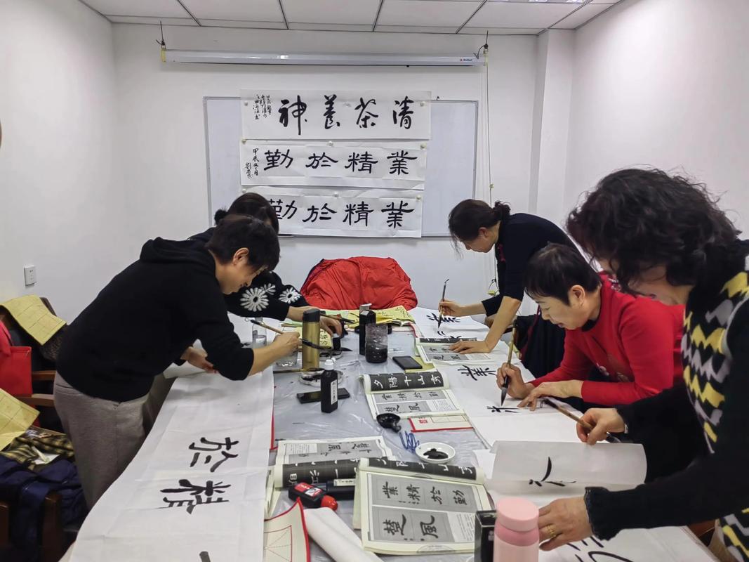 如何看待现在流行的老年大学 现在老年大学越来越流行，这绝对是好事！很多人觉得老年