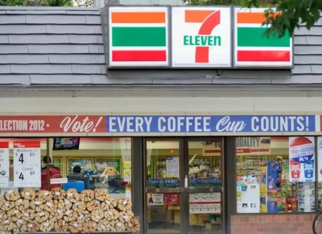 711耐克 你的面子我的鞋垫子热点观点 nike应该做梦都想不到，会被一家便利店