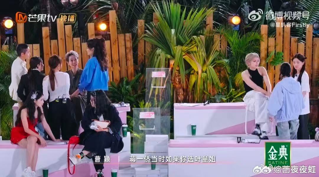 叶童我必须要告诉你吗想起叶童塑造的经典角色，举手投足间皆是戏。这次反问曹颖，更是