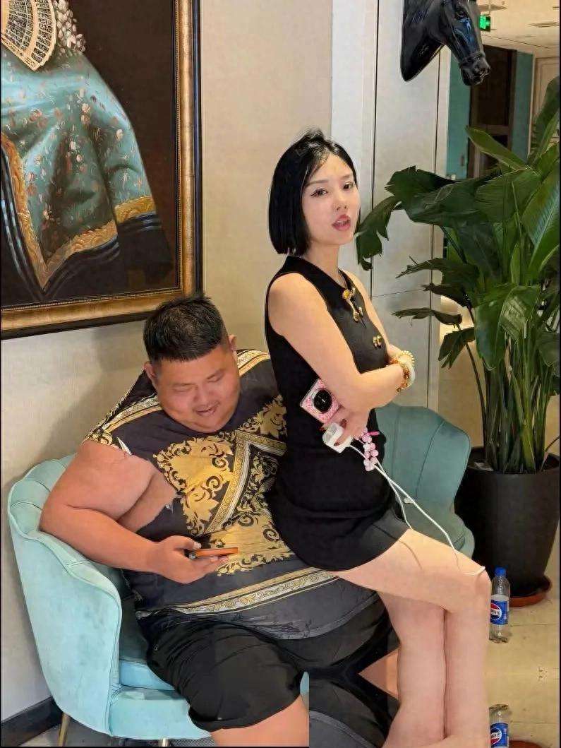 真的，永远别拿感情去给生意铺路，不然最后连怎么栽的都不知道。
保定那个粉丝一大把