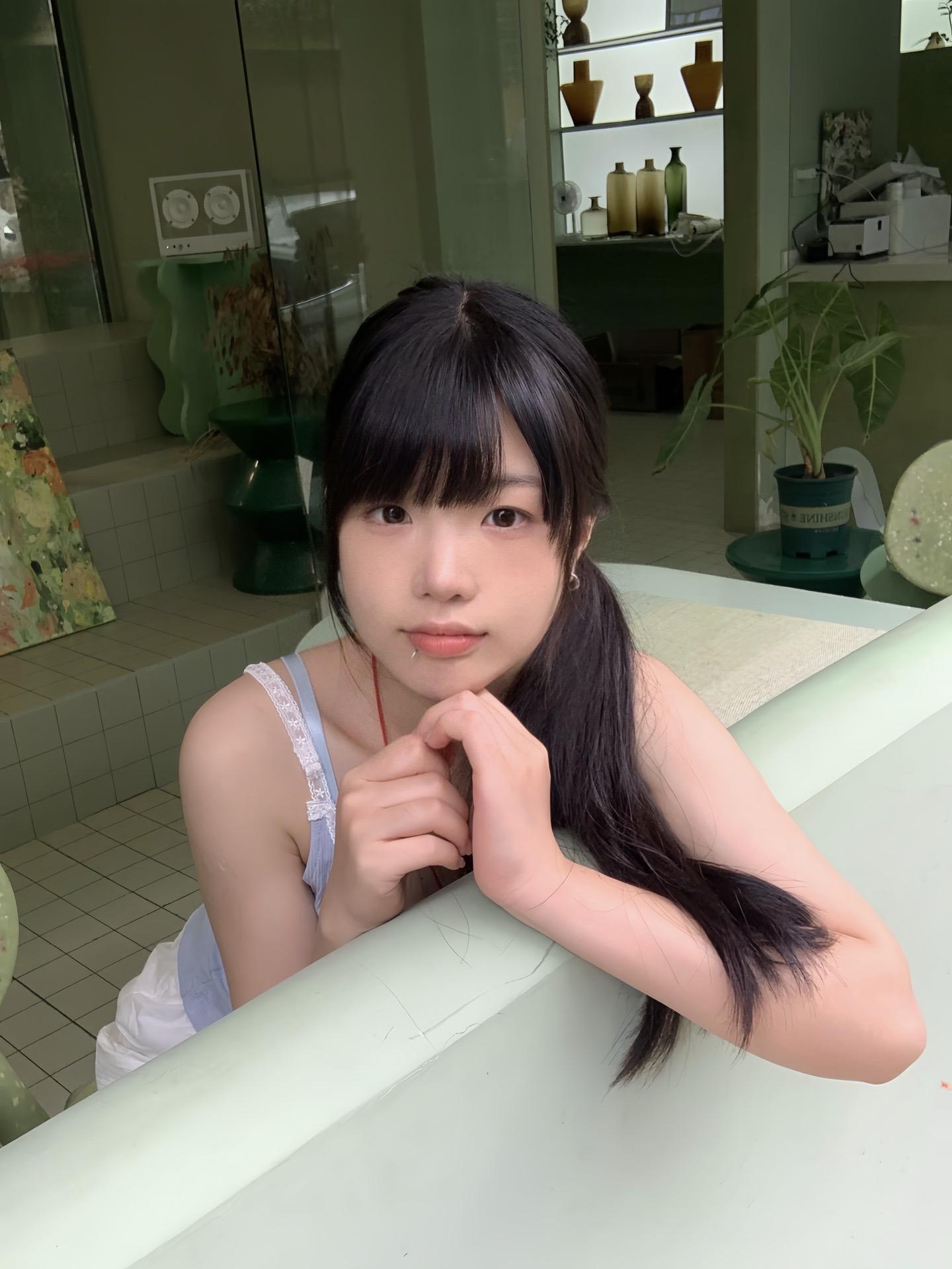 她上次说喜欢可盈这种的女孩子我心都碎了。