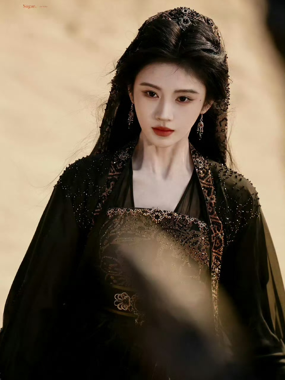 这次不像以前那样千篇一律半永久妆容了~挺好看的呢~ 