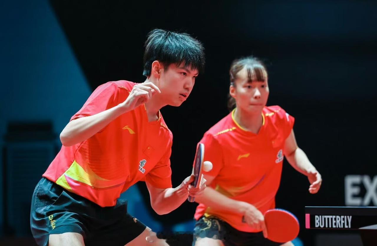 黄友政、石洵瑶一枝独秀晋级混双八强。
太原常规挑战赛混双正赛首日，国乒四对混双组