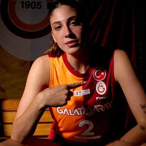 🟡🔴 伊尔金·艾丁继续效力加拉塔萨雷。📌 加拉塔萨雷与队长伊尔金·艾丁达成