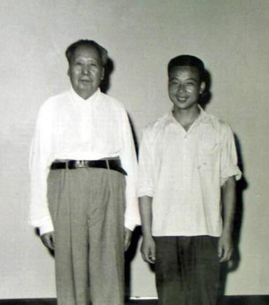 印尼侨胞曾将30公斤燕窝赠予毛主席，后被工作人员上交，十年后取回未让主席知晓
1