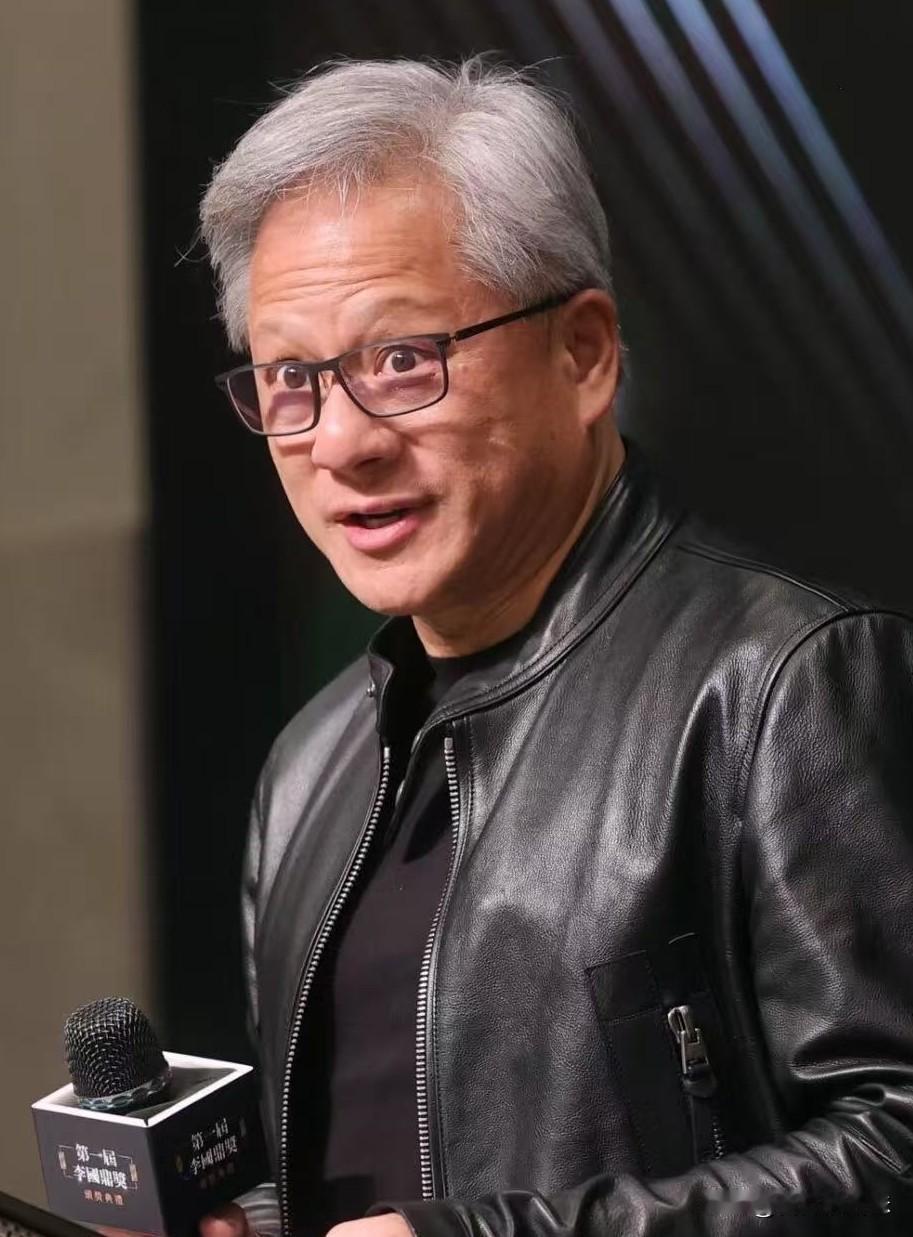 英伟达首席执行官黄仁勋日前接受采访时说：“世界劳动力短缺，出生率下降，因此世界需