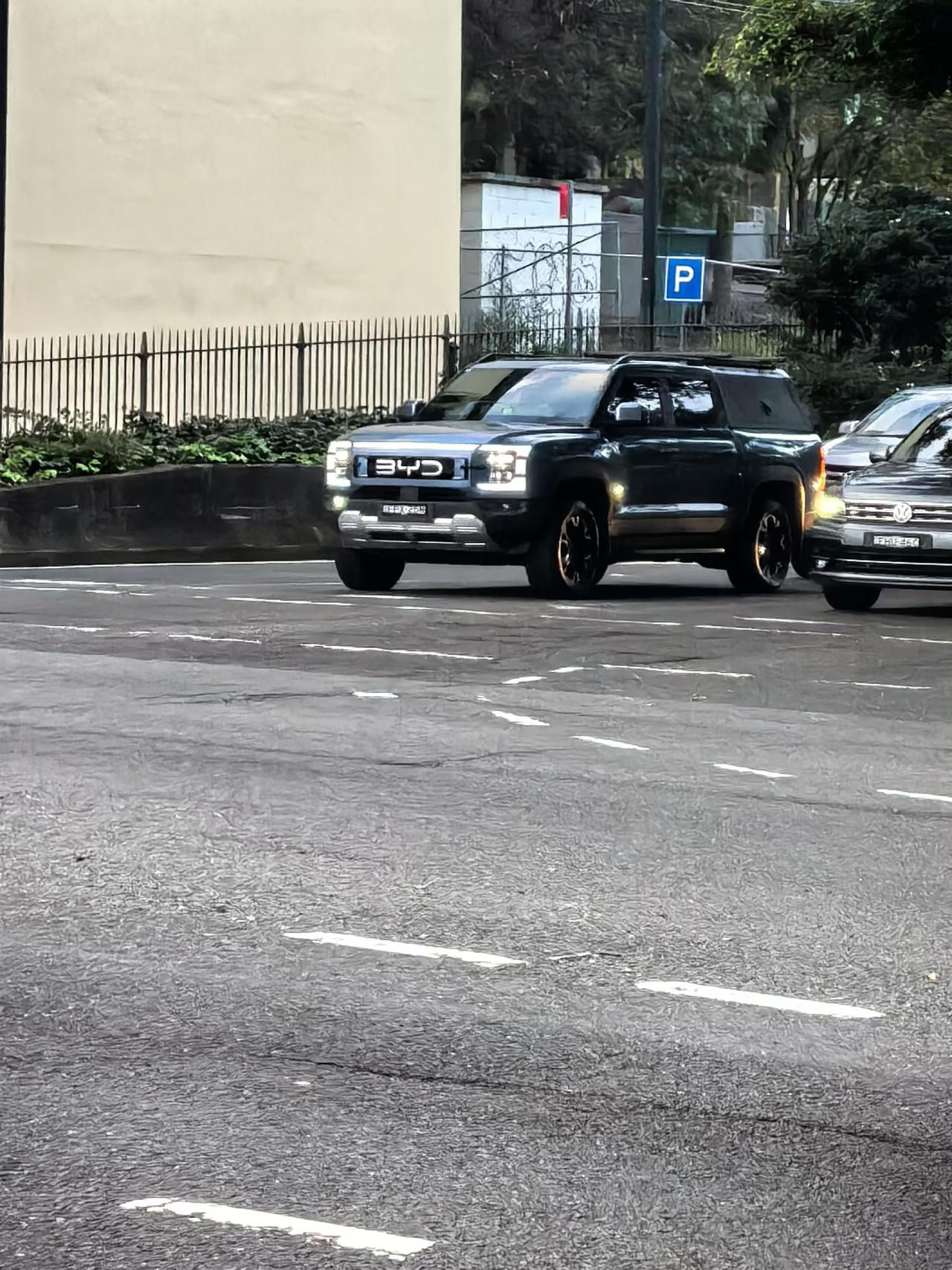 作为中国人，在澳大利亚首都悉尼大街上见到比亚迪汽车，心情很自豪！感觉悉尼的冬天没