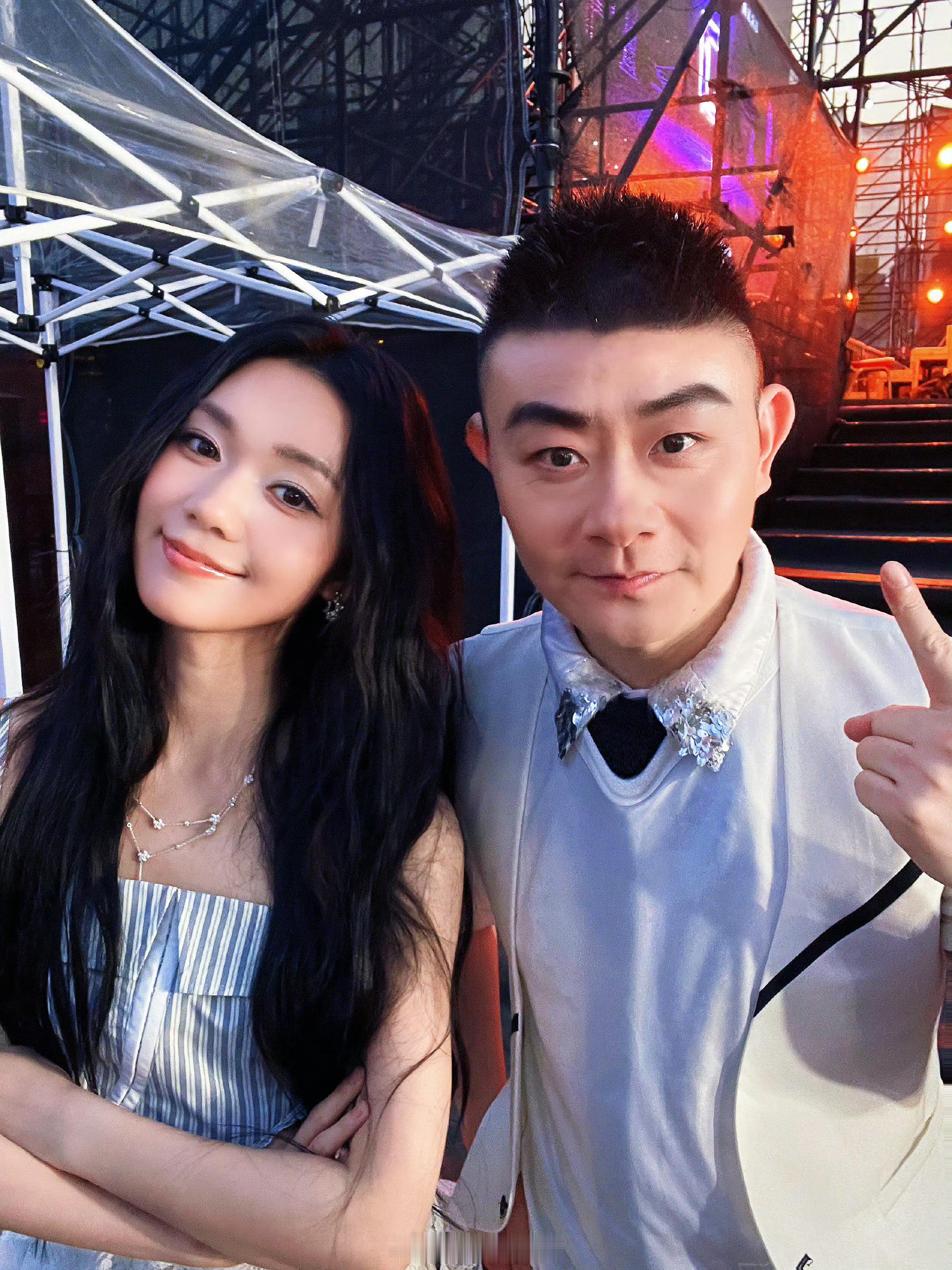 火箭少女101[超话] daj段奥娟超燃青春的合唱 段奥娟相关合照更新 ​​​