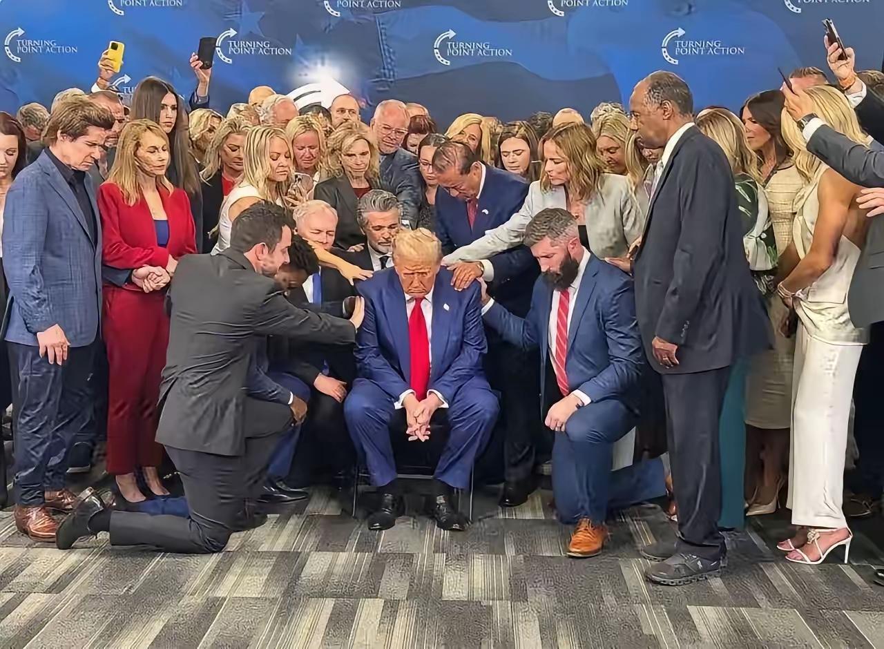 在全世界笑话美国打不赢伊朗的时候，美国依然很高调。美国总统特朗普宣称，伊朗没有什