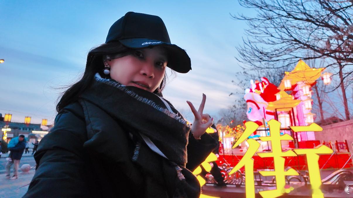 同庆街，亮了！✨ 海淀新晋网红打卡地！古色古香的街道在灯笼的映衬下，宛如一条穿越
