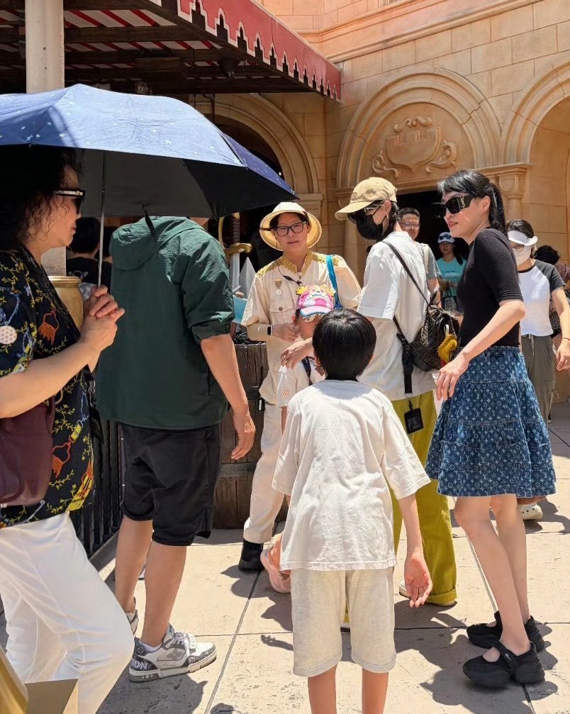 我糖和罗晋好着呢，不知道一天到晚说人家离婚的是出于什么心理…新加坡偶遇唐嫣罗晋一