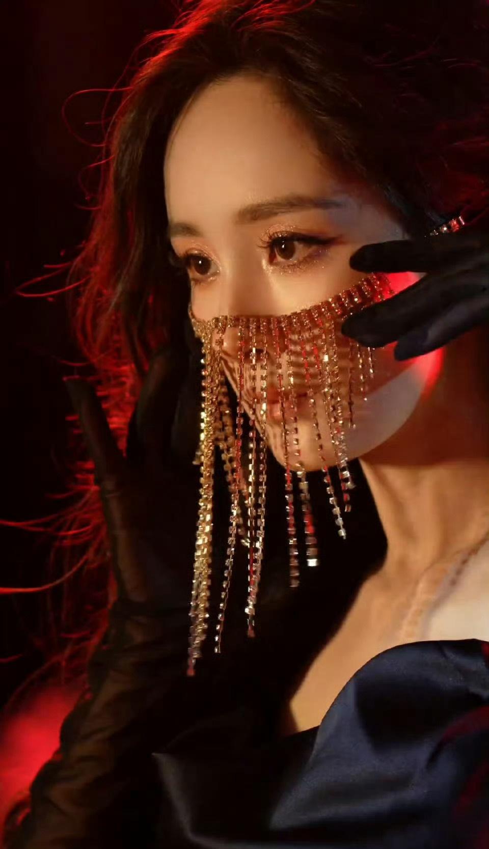 我也超喜欢这一套
火辣辣的性感妈幂来的[爱慕] ​​​