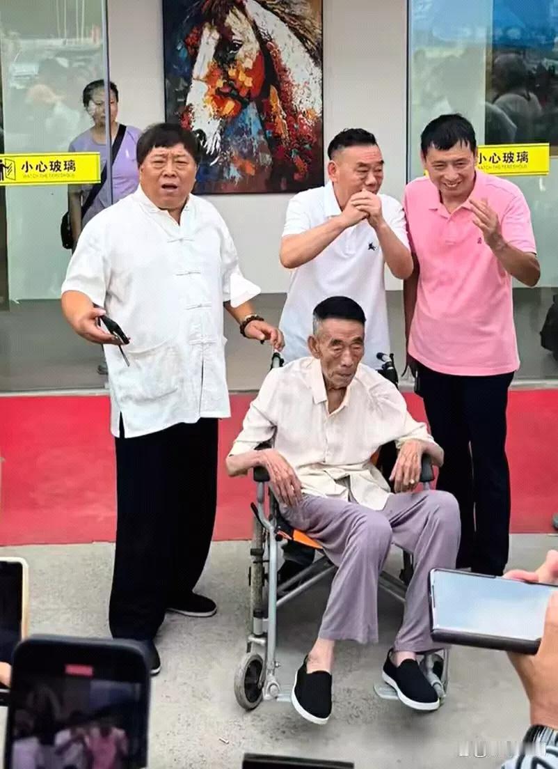 大家都不要责怪杨少华的儿子不孝了，我认为杨少华能够在94岁高龄无疾而终，无病无痛