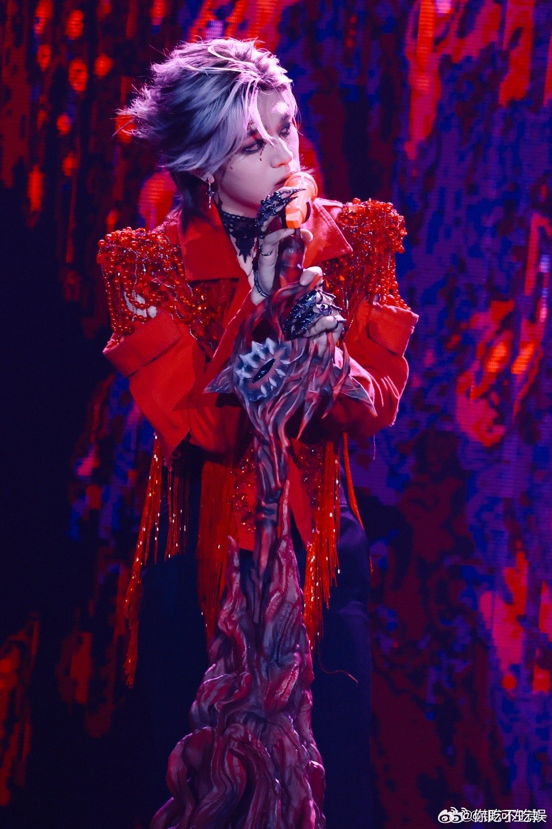 #石凯烟火燃起时演唱会首唱# 石凯的《烟火燃起时》首唱，不仅是一场听觉的盛宴，更