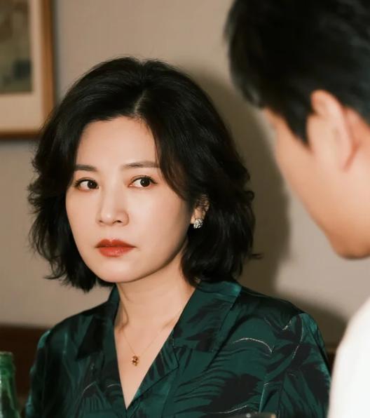 都是女人，现在知道还不晚！
男人有钱了就会休掉原配妻子吗？
大多女人都是这样认为