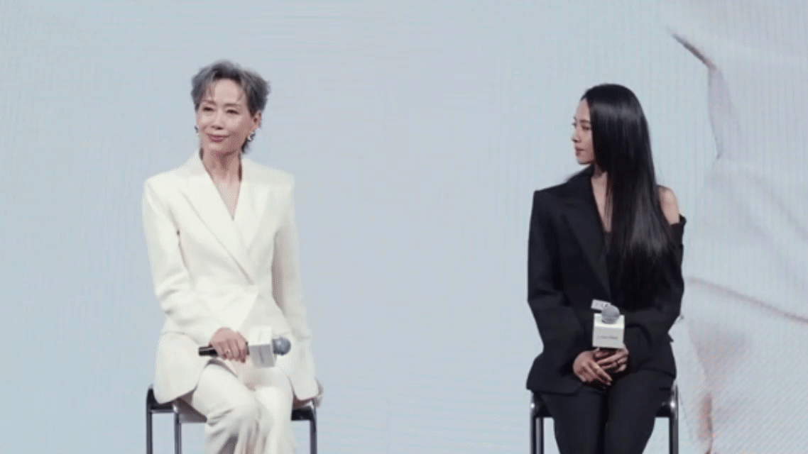 蔡依林叶童同框超绝状态 看完整场发布会直播，被双女神狠狠圈粉。同框那一刻气场相融
