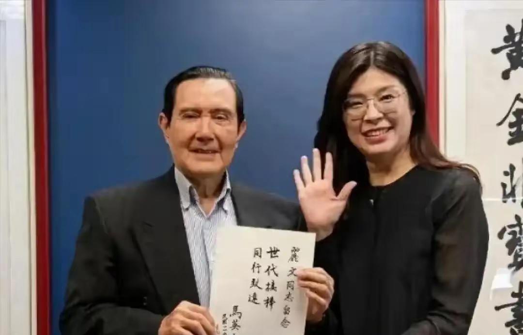 令人惊讶的是马英九居然呼吁“台湾要想获得尊重，必须对美强硬。”

这是典型的马后