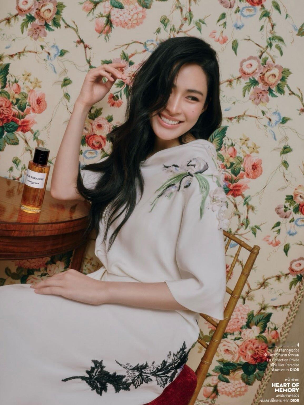 泰版Vogue7月刊，封面是Orm kornnaphat，内页是邝玲玲的香氛大片