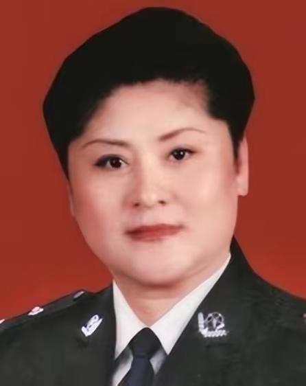 1988年，郑州一漂亮女子被两名壮汉强行塞进出租车内。趁车子急刹时的惯性，女子猛