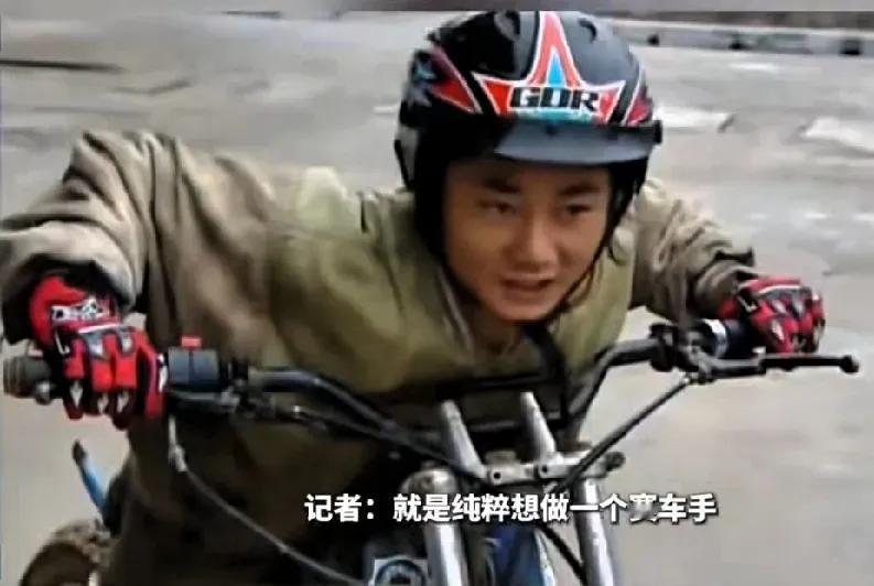 张雪机车的最大功臣，不是牙哥不是星姐，是当年拒收他的那位教练

要说张雪机车成功