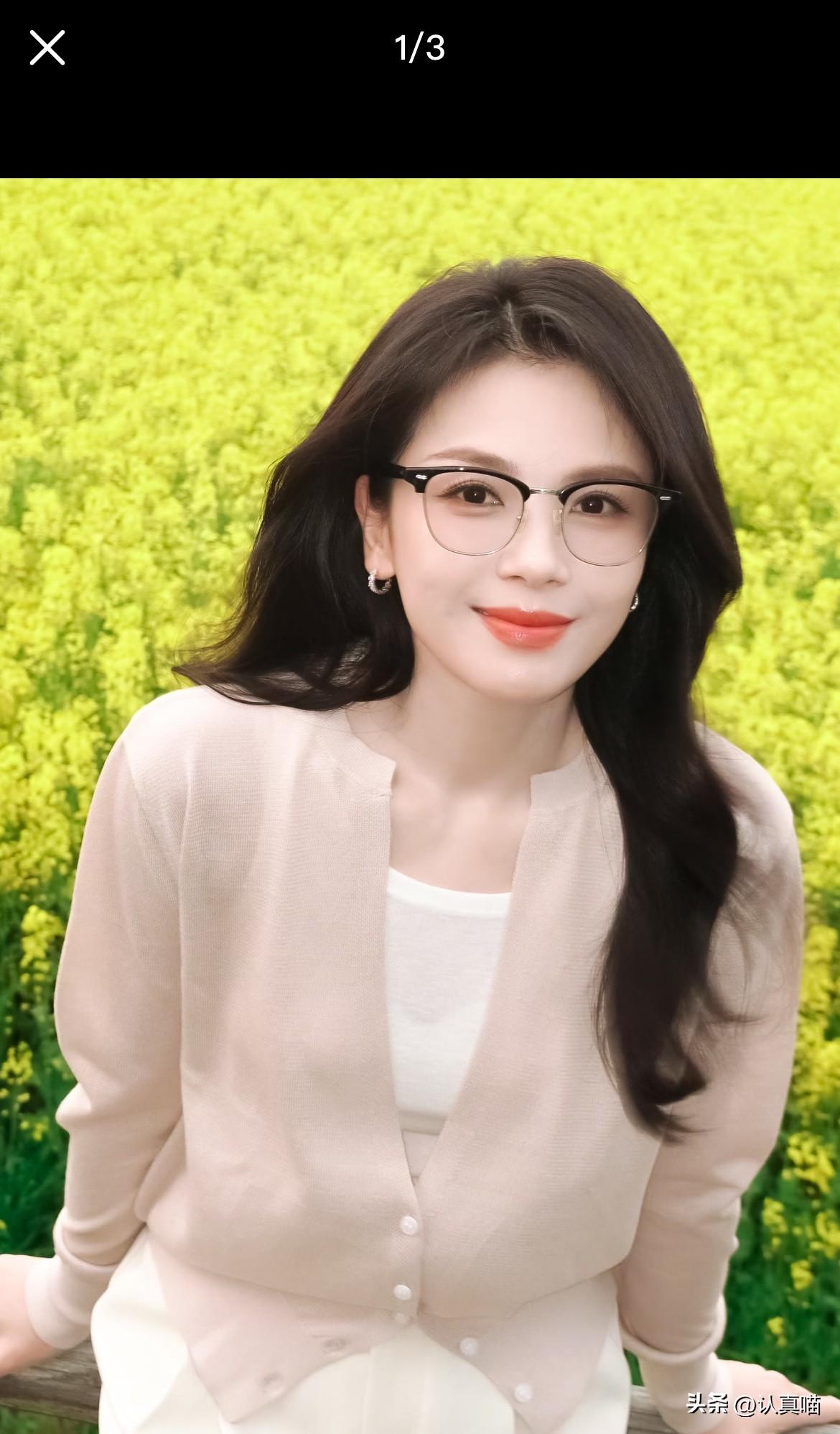 终于懂了，46岁的刘涛，
为何比26岁时更有魅力更勾人。
她从不是靠青春颜值吃饭