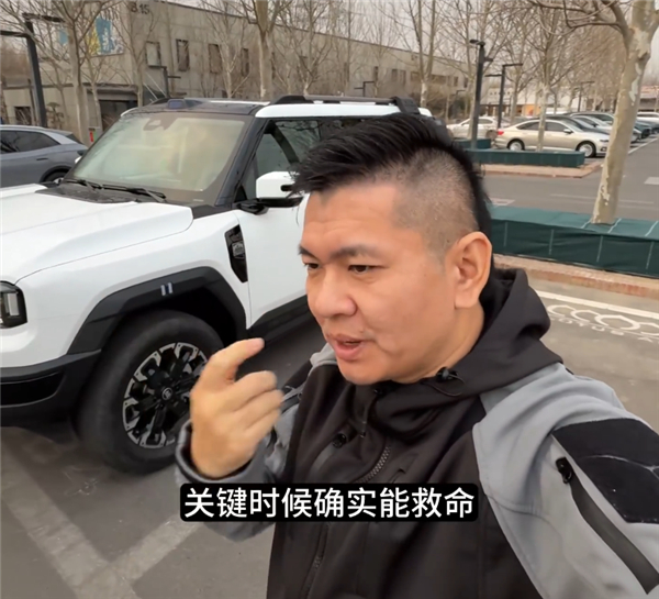 博主韩路实测纵横G700原车自带的卫星电话：关键时刻能救命 