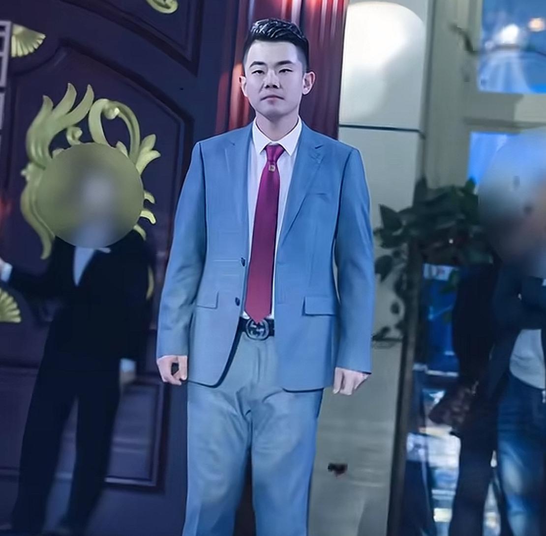 金毛把所有的希望都寄托在上诉上了，

因为这是他唯一的机会了，

老金毛在外面肯