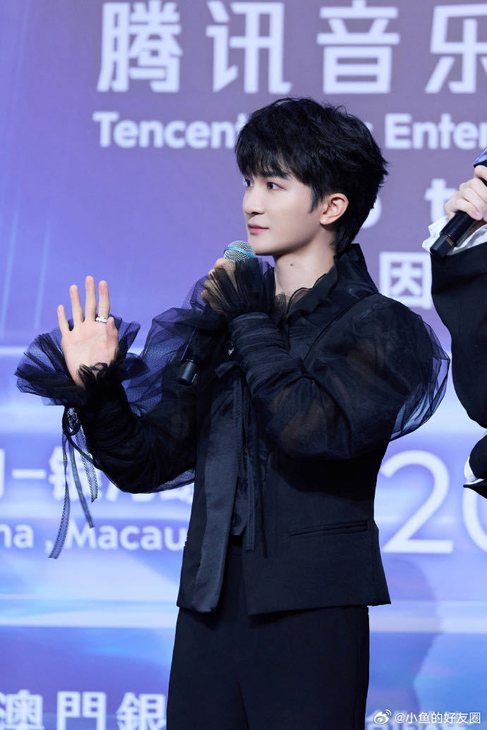 周深唱领唱难忘今宵 周深想去大家的心里开演唱会 周深领唱《难忘今宵》真的太好笑了