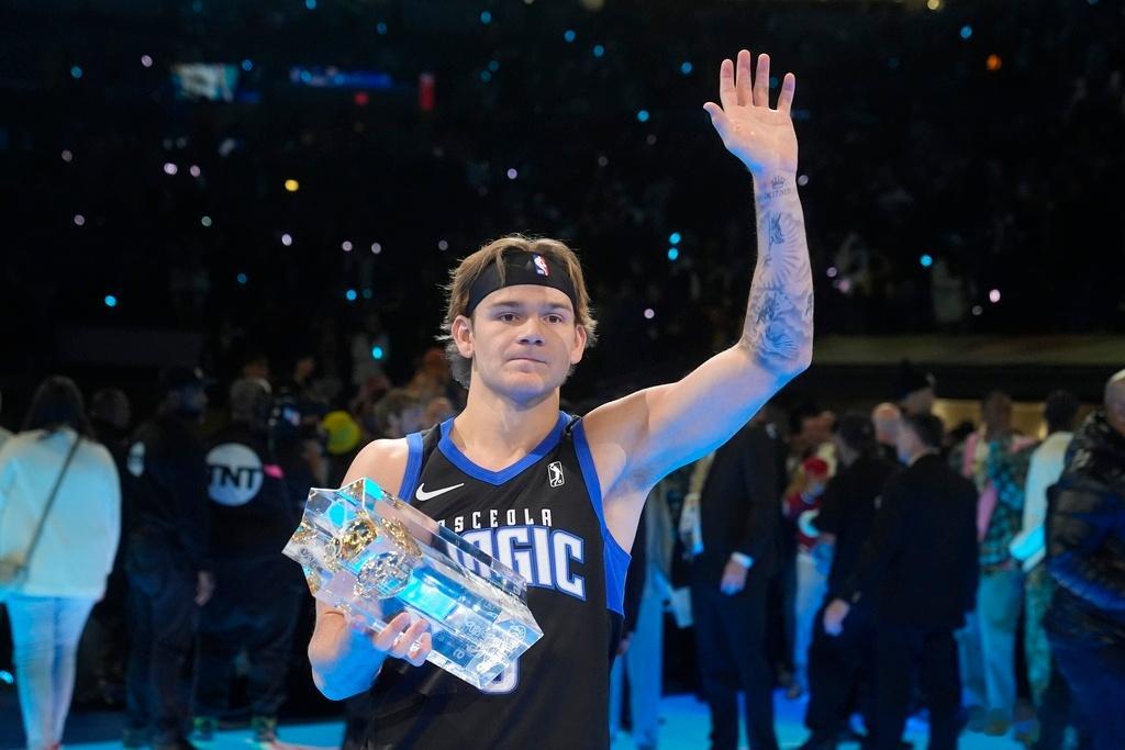 拿過三屆扣籃大賽冠軍的Mac McClung，現在因為跟河村勇輝經常合作，所以也