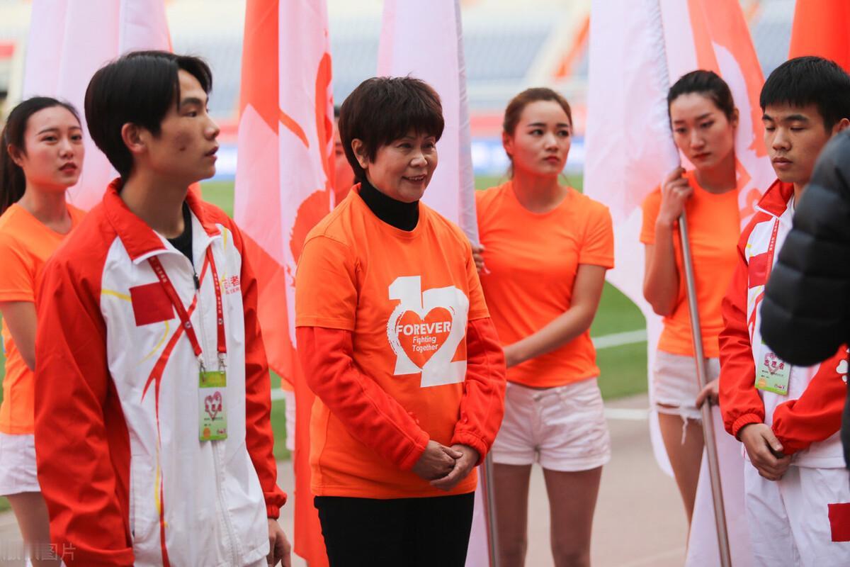 您有12号球衣吗？[what]有些球队没有了，给球迷专属，有球队却被球迷戏言给裁