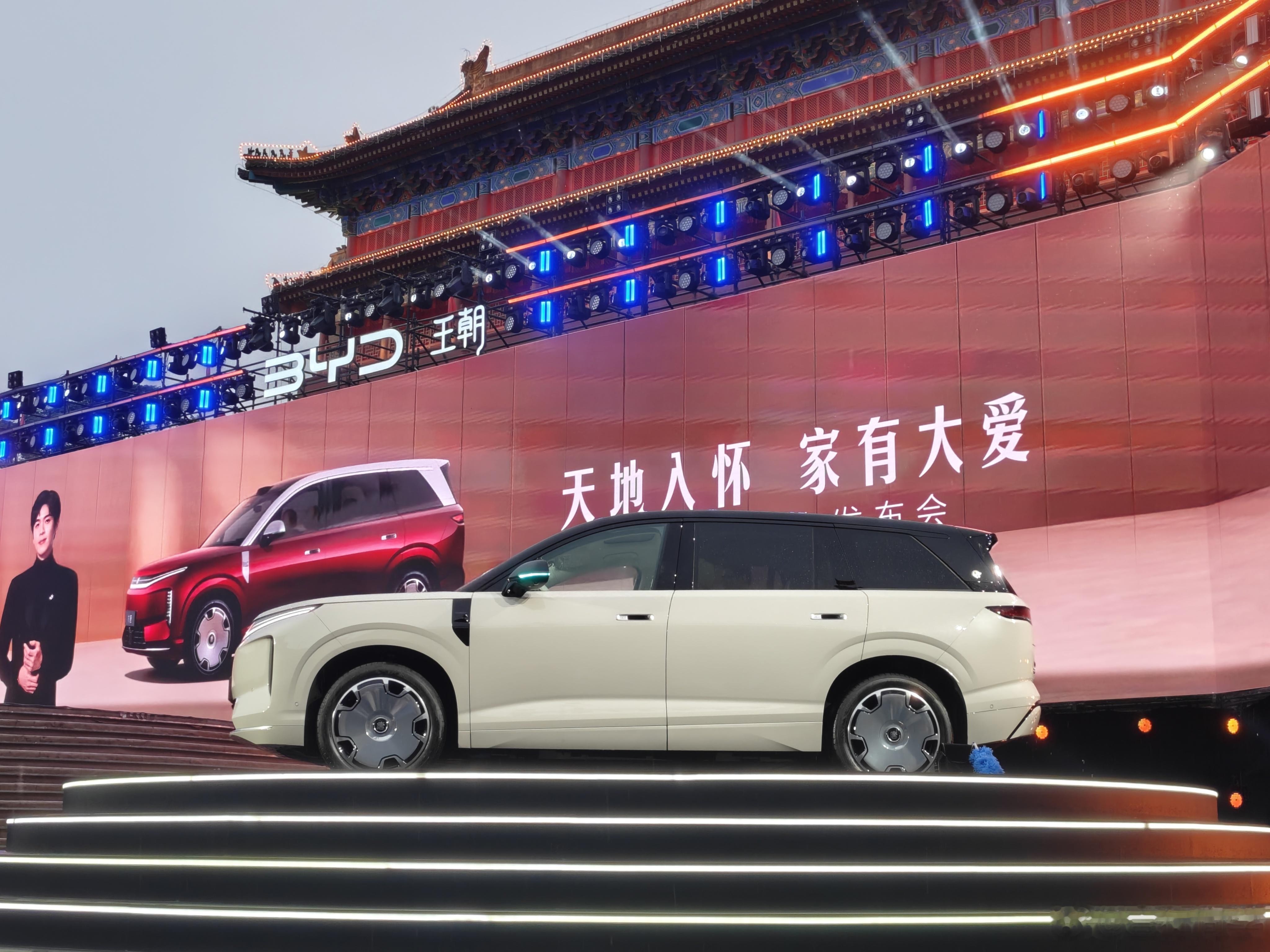 大v聊车 很多人看到大唐EV第一反应是：真霸气。5米3车长、3米多轴距，气场确实