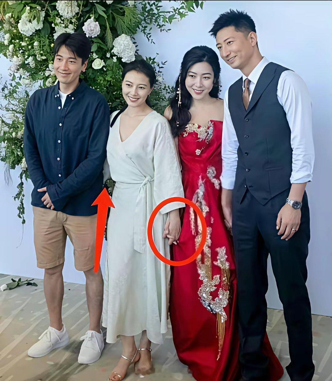 赵又廷陪着高圆圆参加好友婚礼，两人一个穿着短裤，一个穿着凉鞋，连手都不拉，真是一