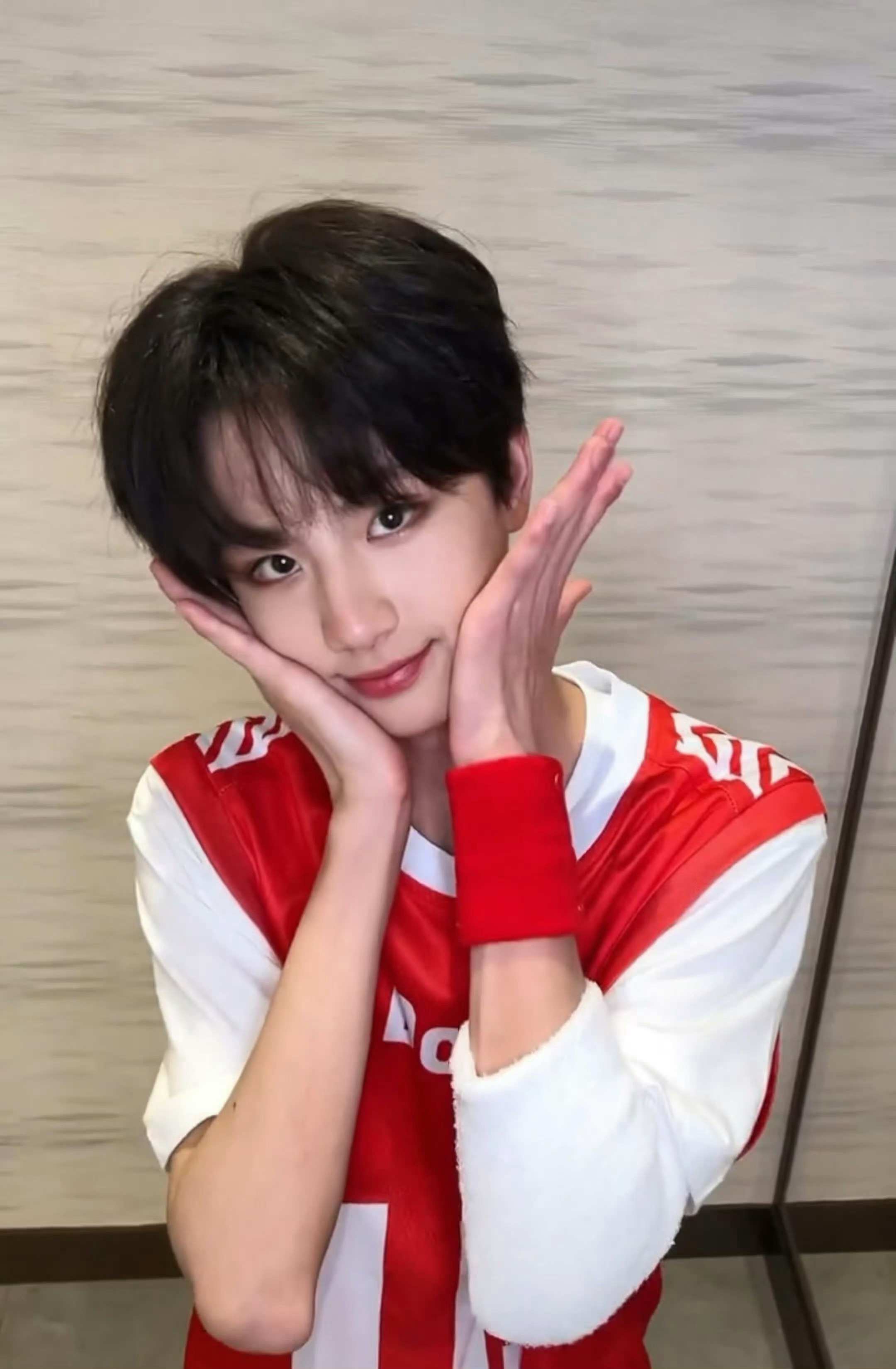 TF家族夏日运动会期待李煜东的精彩表现好喜欢这个时候。。真的好精致好有灵气，眼睛
