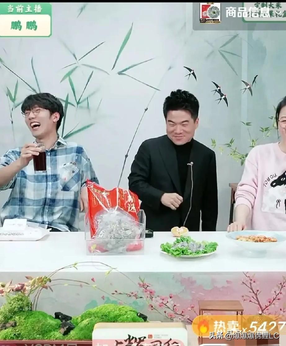 这两天直播间里全是瓜，我总觉得宇辉怕是真恋爱了。

连着两天空降直播间，前天还一