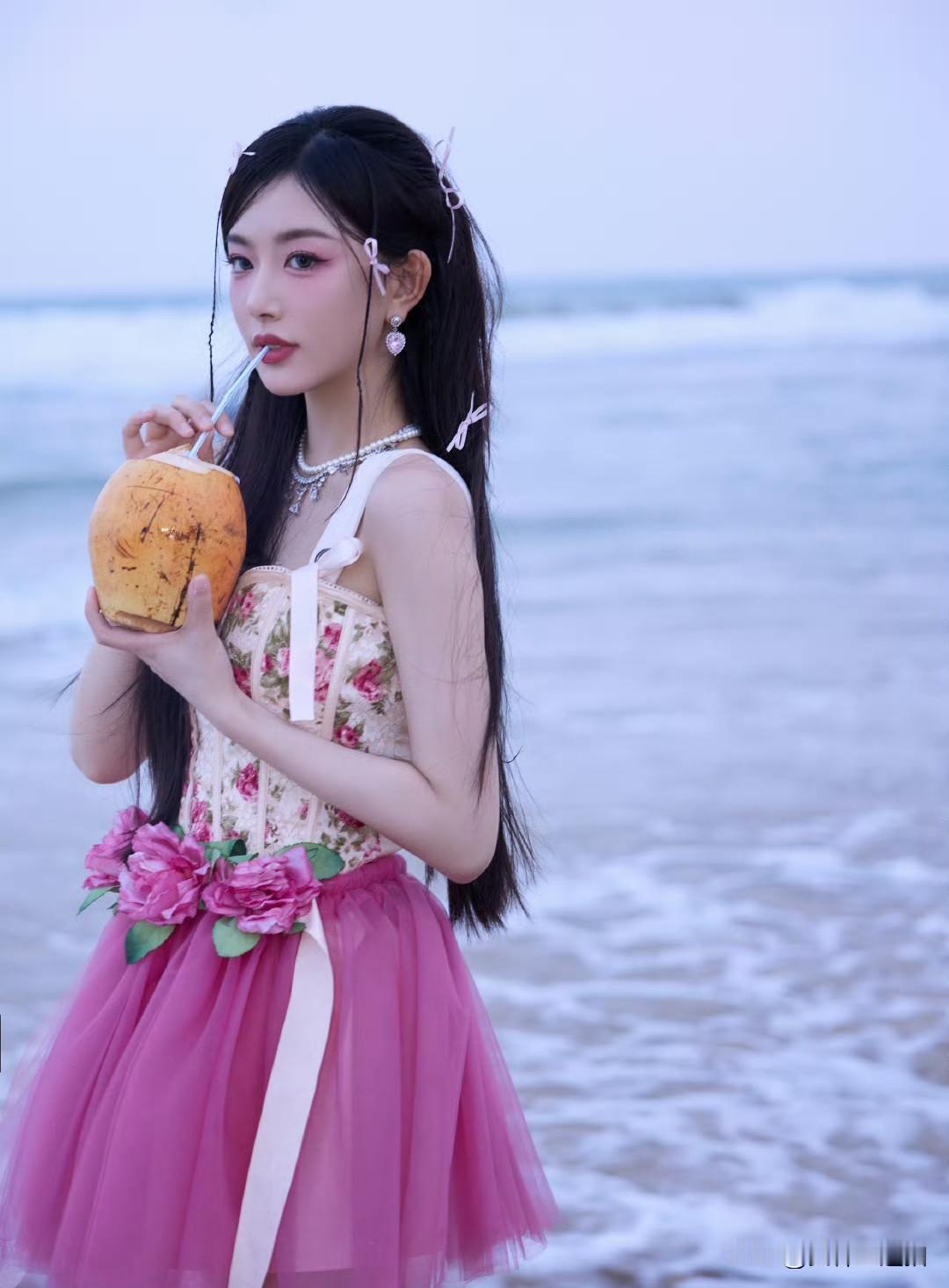 海边少女与椰子🥥的甜美时光