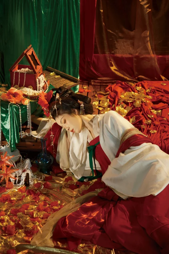 这组该起名“贵妃醉酒”还是“圣诞汉服”❓