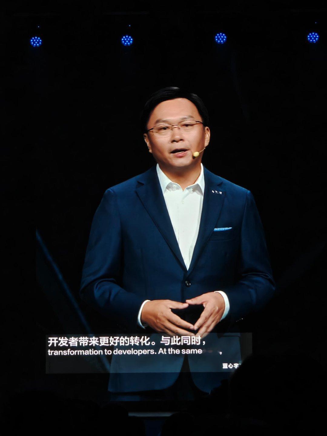 现场有用蓝心大模型实时生成的字幕[吃瓜]#2024vivo开发者大会# ​​​